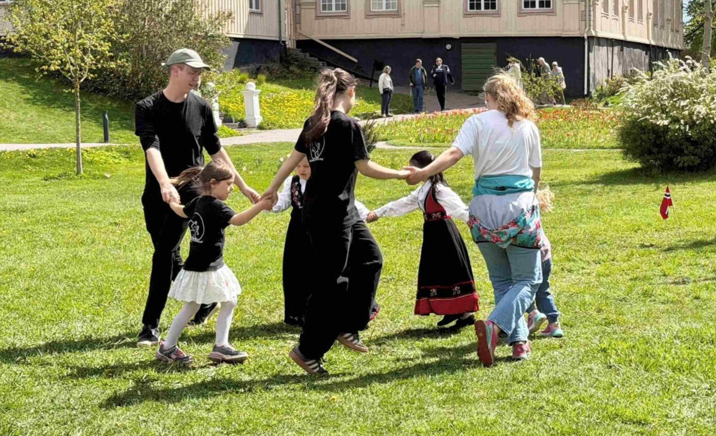 Bildet er fra et arrangement i samarbeid med Telemark Museum Brekkeparken, som vi kaller Småhalling.